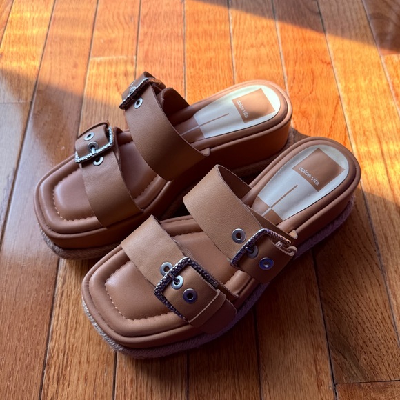 Dolce Vita Tan Platform Sandals - Picture 2 of 7